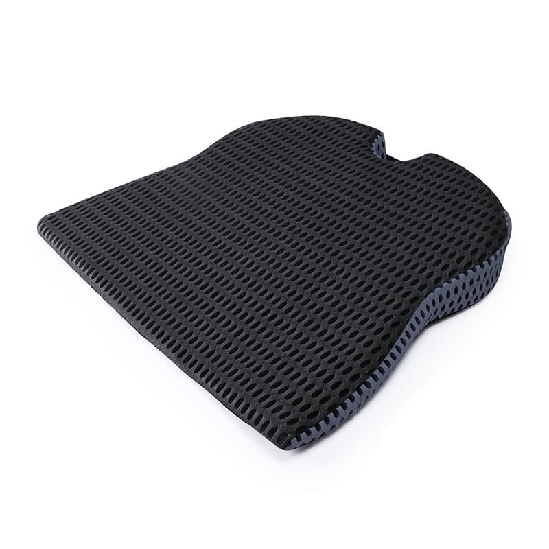 Perna ortopedica pentru sezut din spuma cu memorie 4D, QFC-040 Arvada ErgoSupport, forma redusa 7.5x2cm, dimensiuni 50x43x7.5 cm, husa detasabila respirabila si design ergonomic, husa neagra